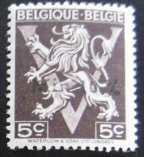 Heraldic Lion with V - discount